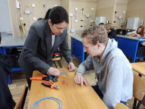 Профильная каникулярная смена «Электромонтаж»